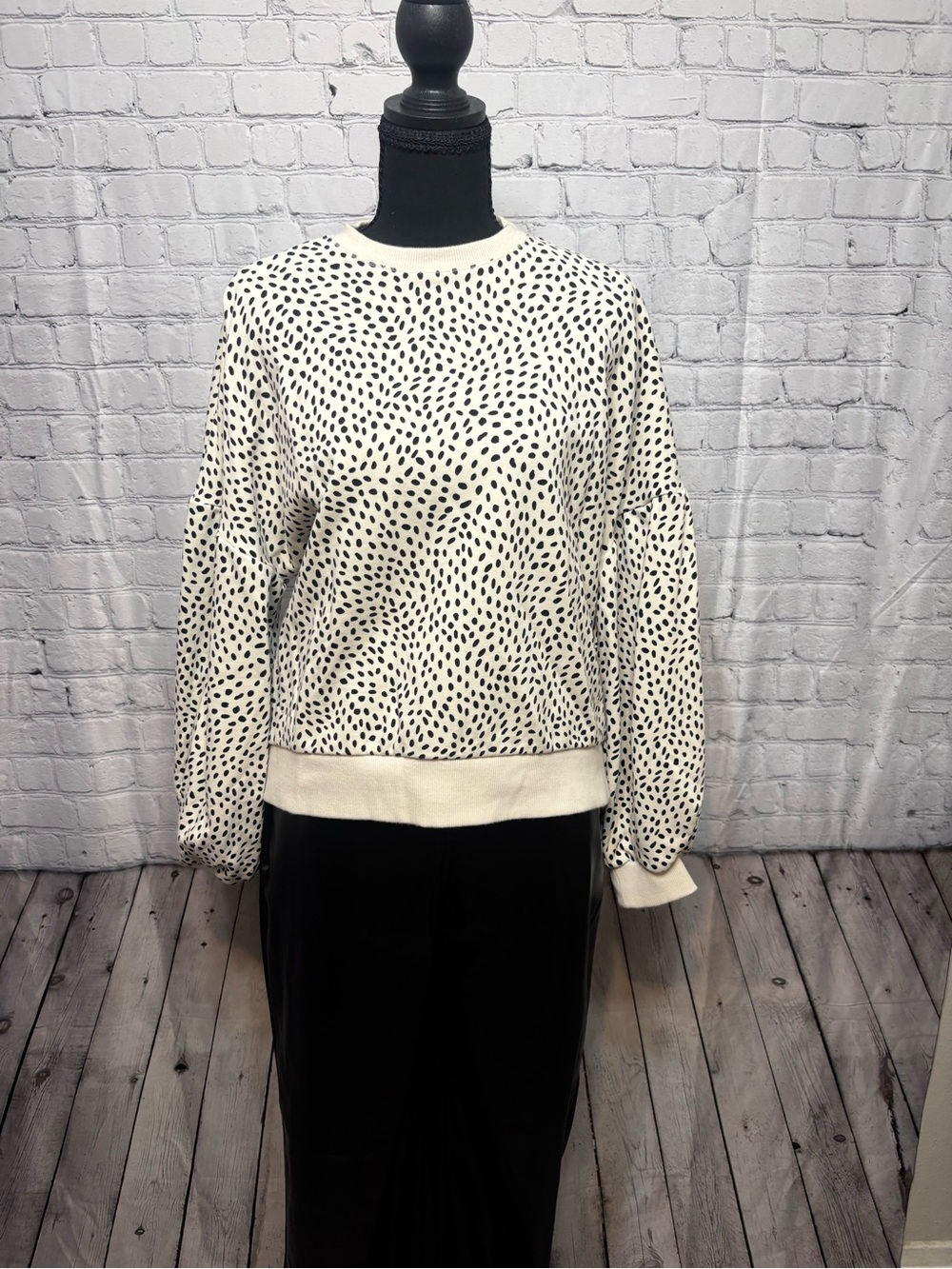 CALIA by Carrie Underwood Cream and Black Speckled Pullover Sweatshirt